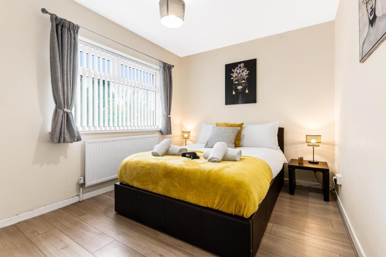 Off Road Parking, Garden, Tv'S In Bedrooms Morriston Eksteriør bilde